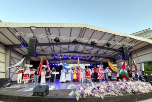 Девет държави свързаха културата и традициите си с Велико Търново