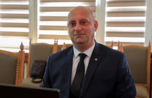 Крепостните стени на Царевец да бъдат обезопасени и отворени за туристически разходки - това предлага арх. Драгомир Йосифов.